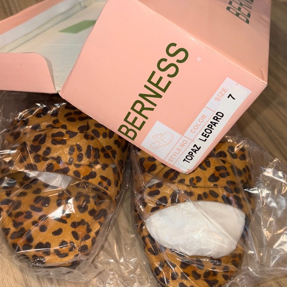 Leopard Print Slip on Sandals - Picture 6 of 6